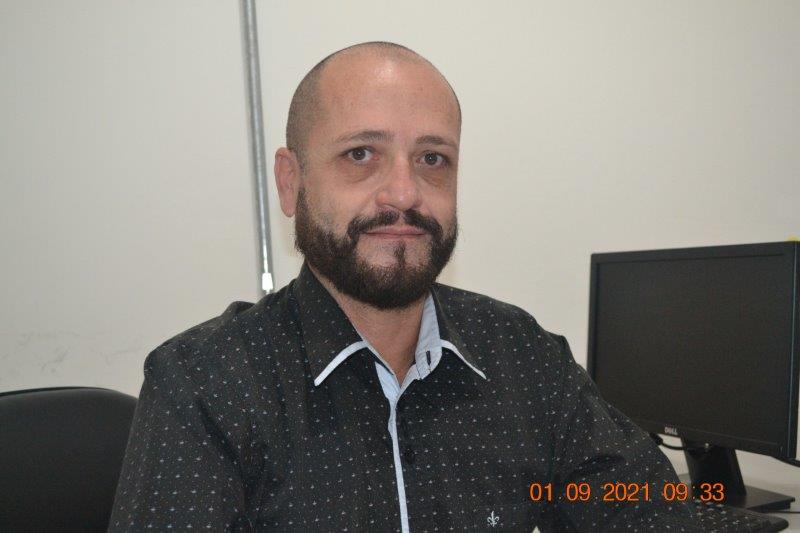 Secretário Municipal de Assistência Social convida para a entrega de brinquedos para as crianças.