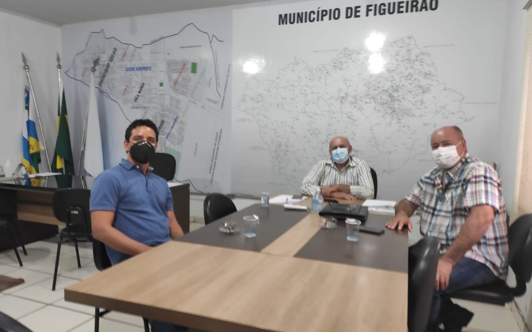 Prefeito de Figueirão Professor Juvenal recebe Henrique Gonçalves proprietário da Fazenda São Joaquim.
