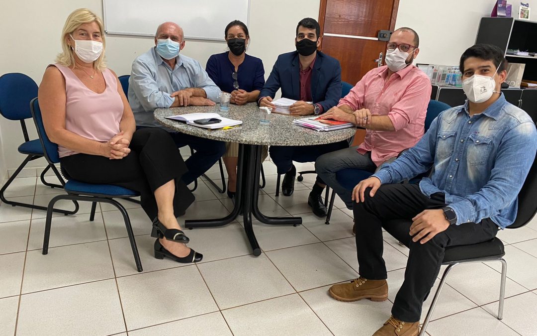 Prefeito de Figueirão participa de reunião na Agehab.