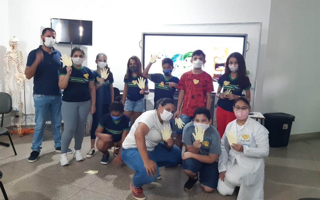 Secretaria de Saúde realiza ações do Setembro Amarelo na Escola Municipal.