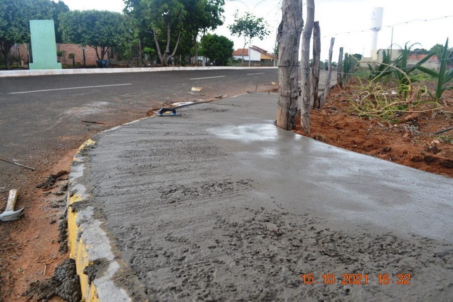 Prefeitura de Figueirão começa obras das calçadas.