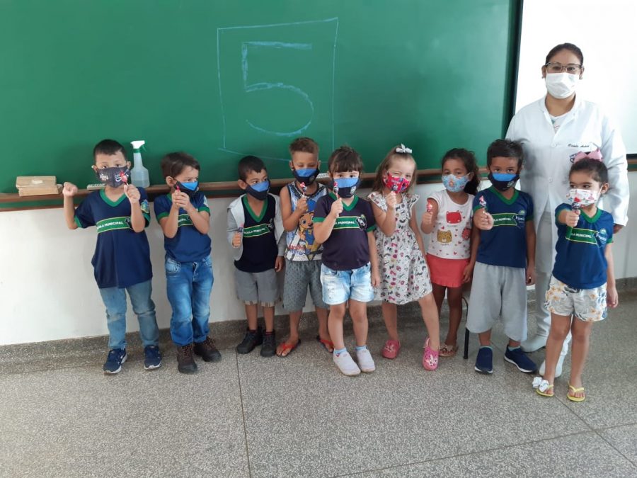 Secretaria de Saúde realiza ações de prevenção contra covid-19 na Rede municipal de Ensino.