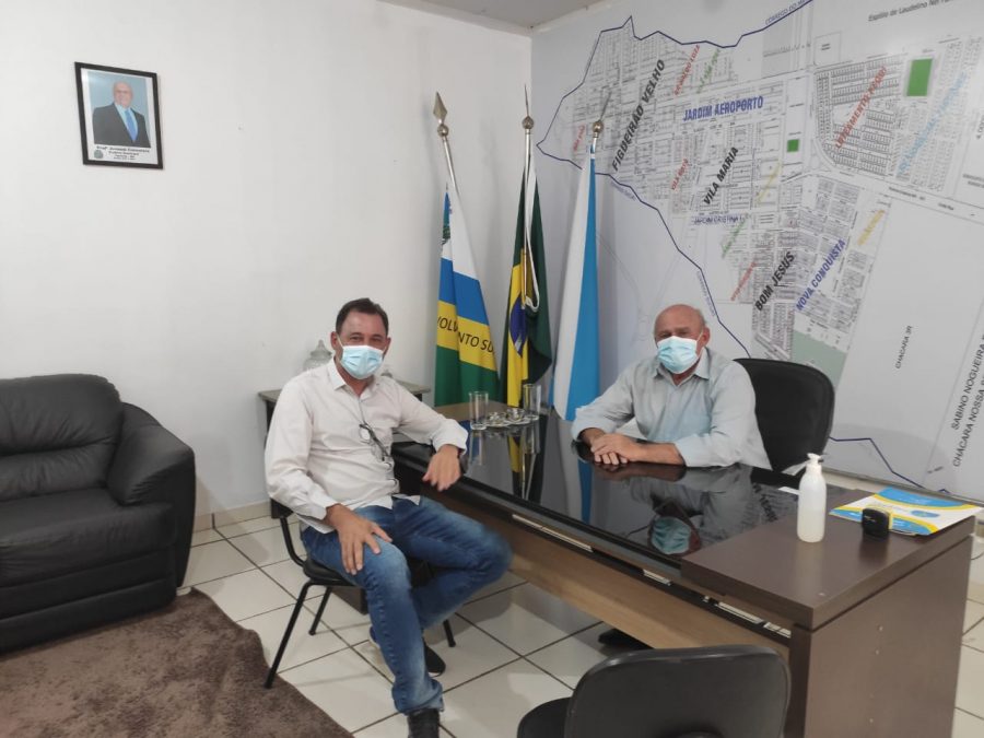 Prefeito de Figueirão Professor Juvenal Consolaro recebe o empresário Waldeli dos Santos Rosa.