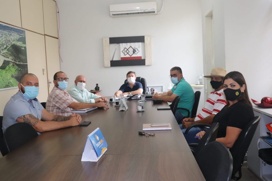 Prefeito de Figueirão Professor Juvenal Consolaro participa de reunião com o Prefeito de Coxim.