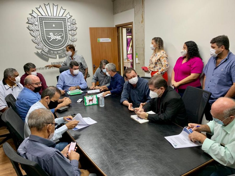 Prefeito de Figueirão, Professor Juvenal Consolaro participa do lançamento do MS Mais Esportes.