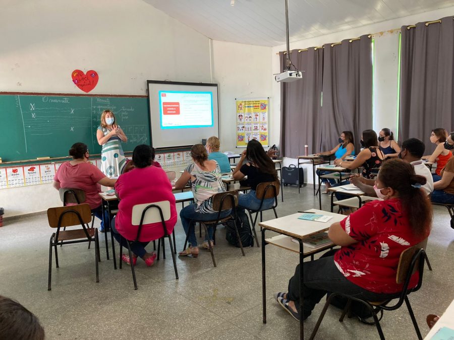 Professores da Rede Municipal de Ensino participam de capacitação.