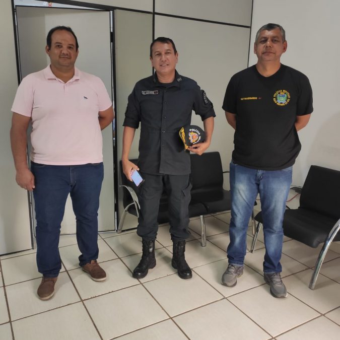 Vice-prefeito Jorge Mortari recebe o Comandante Hernandes Ribeiro e Tenente Coronel Gil do 2º Batalhão de Três Lagoas.