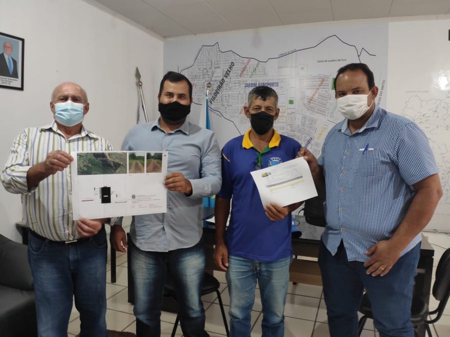 Prefeito Professor Juvenal Consolaro e vice-prefeito recebem Juliano Nogueira da Silva proprietário da JN Engenharia.