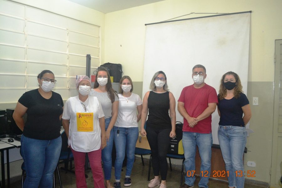 Secretaria de Saúde realiza vacinação no dia D na Escola Estadual.