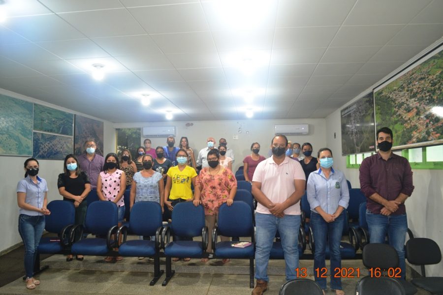 Prefeito de Figueirão Professor Juvenal Consolaro e o vice-prefeito participaram de uma reunião com os professores.