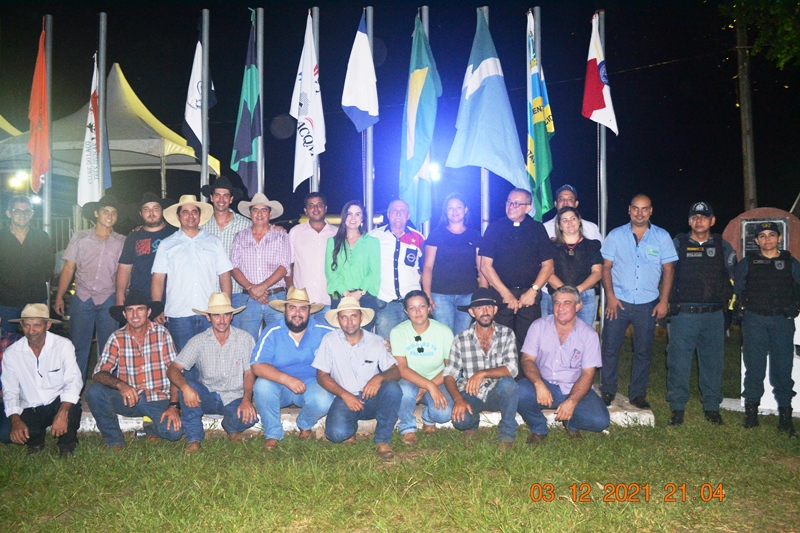Prefeito de Figueirão Professor Juvenal Consolaro juntamente com o vice-prefeito Jorge Mortari e a Deputada Mara Caseiro participaram da abertura do 15º Encontro Estadual do Laço Comprido.