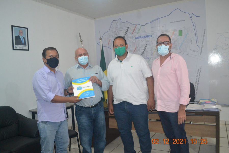 Prefeito de Figueirão Professor Juvenal Consolaro e vice-prefeito Jorge Mortari, receberam o Deputado Estadual Amarildo Cruz.