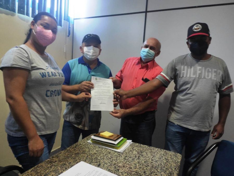 Prefeito Professor Juvenal Consolaro entrega projeto de Lei de reajuste dos servidores públicos municipais.