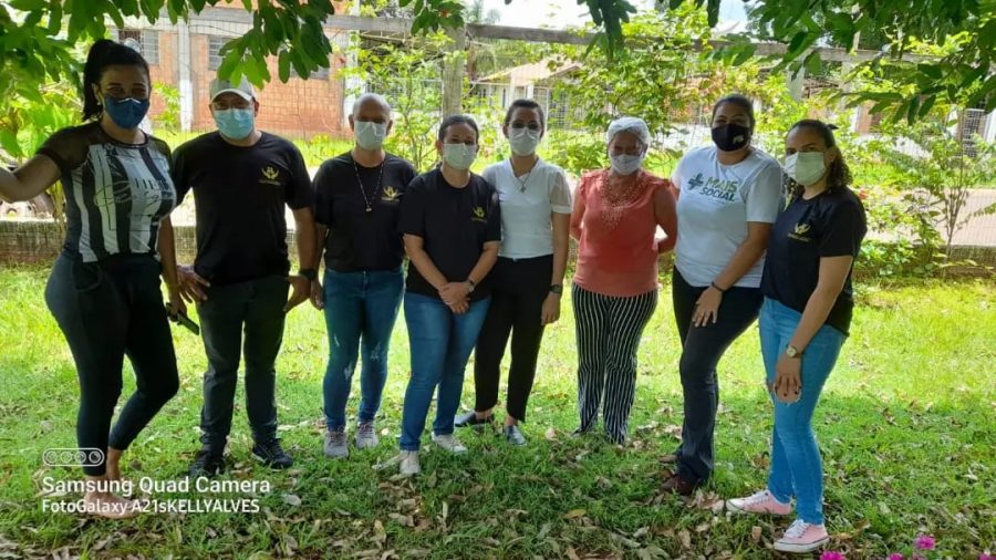 Secretária de Assistência Social realiza atendimentos com a equipe do CRAS, na Comunidade de Santa Tereza.