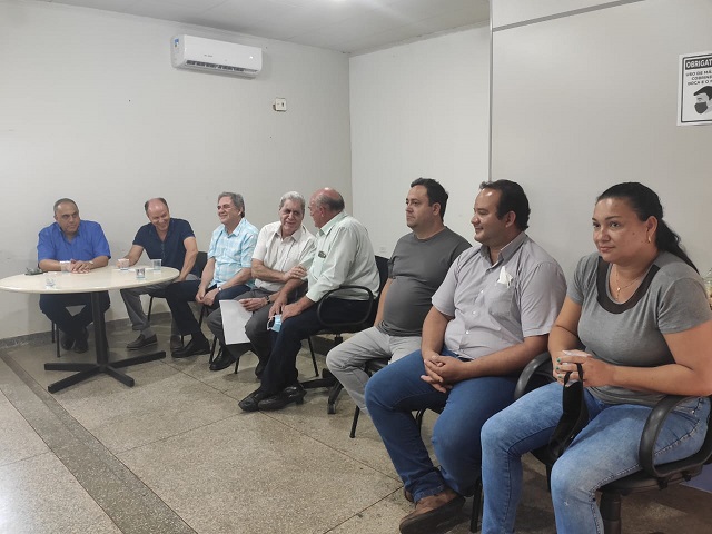 ex-govenador André Puccinelli visita Figueirão