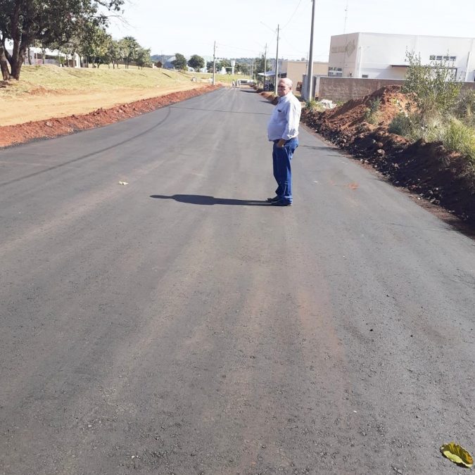 Prefeito Juvenal vistoria as obras do Bairro Pequi e é recebido por moradores