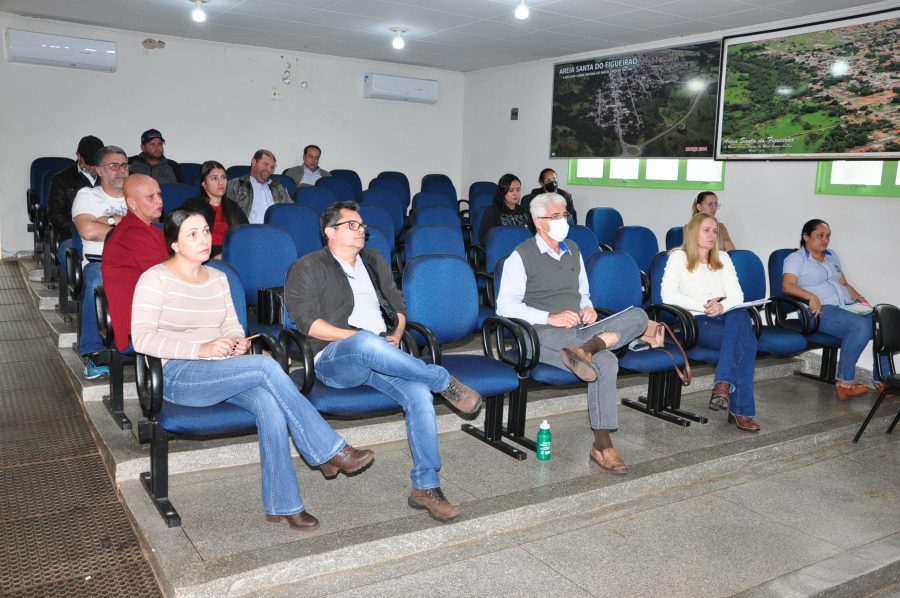 SERVIDORES MUNICIPAIS RECEBEM ORIENTAÇÕES SOBRE CONTROLE FINANCEIRO DE RECURSOS