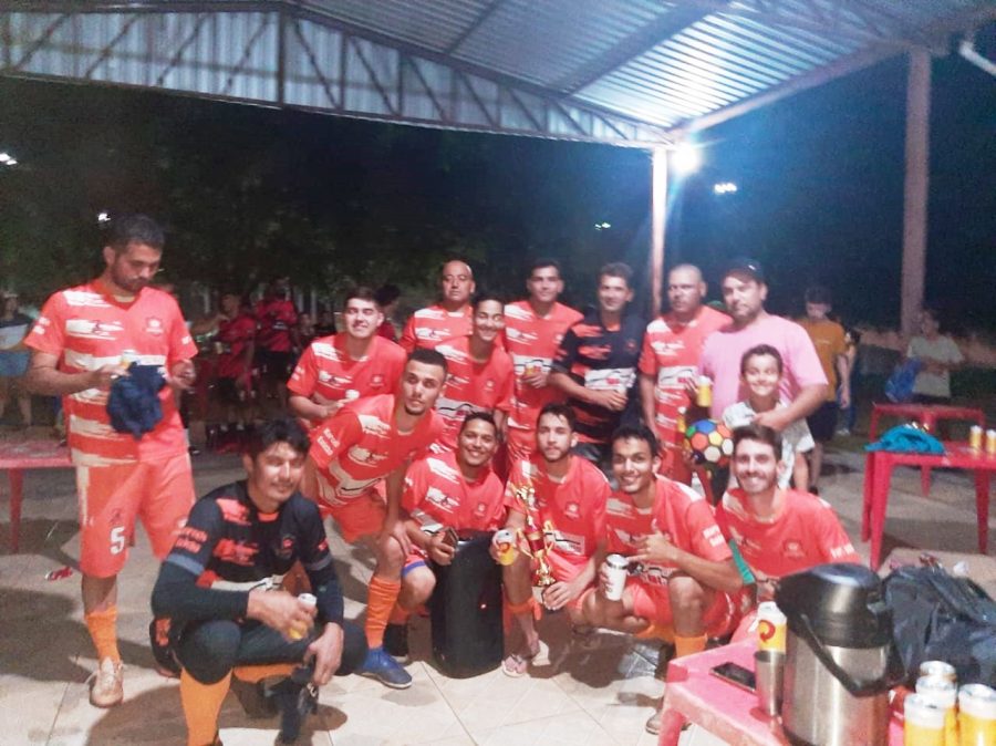 EQUIPE DA FARMÁCIA CONFIANÇA VENCE TORNEIO EM ALCINÓPOLIS