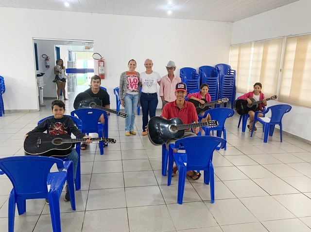 SECRETARIA DE ASSISTÊNCIA SOCIAL OFERECE CURSO DE VIOLÃO