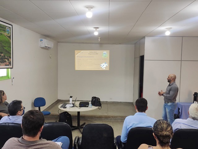 REALIZADA AUDIÊNCIA PÚBLICA PARA DISCUSSÃO DO PPA E DA LOA EM FIGUEIRÃO
