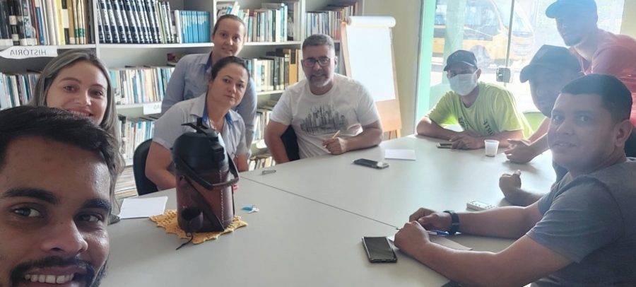EQUIPE DA SECRETARIA DE EDUCAÇÃO SE REÚNE PARA TRATAR DA FESTA DE ANIVERSÁRIO DA CIDADE