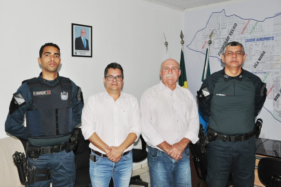 PREFEITO JUVENAL RECEBE COMANDANTE HERNANDES