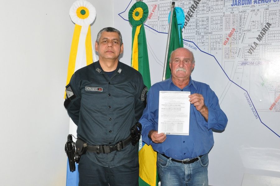 PREFEITO JUVENAL RECEBE O COMANDANTE HERNANDES NO GABINETE