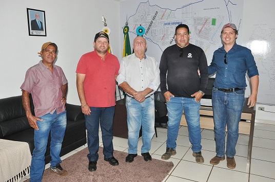PREFEITO RECEBE EQUIPE DA EMPRESA ÉTICA CONSTRUTORA