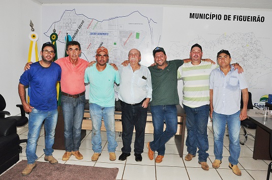 PREFEITO JUVENAL RECEBE TRANSPORTADORES ESCOLARES