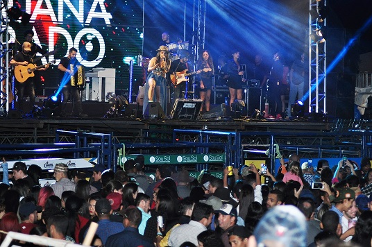 REALIZADO GRANDE SHOW DE LAUANA PRADO