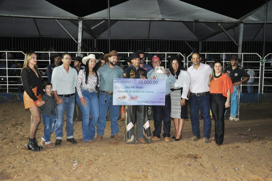 COMPETIDOR DE MS VENCE O GRANDE RODEIO FEST DO 19º ANIVERSÁRIO DE FIGUEIRÃO
