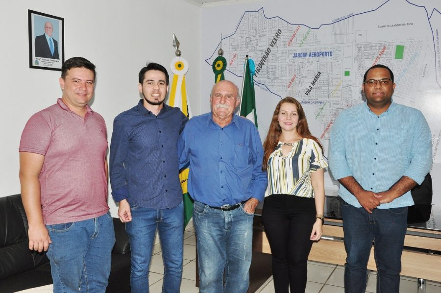 PREFEITO JUVENAL RECEBE NO GABINETE O NOVO MÉDICO ULTRASSONOGRAFISTA