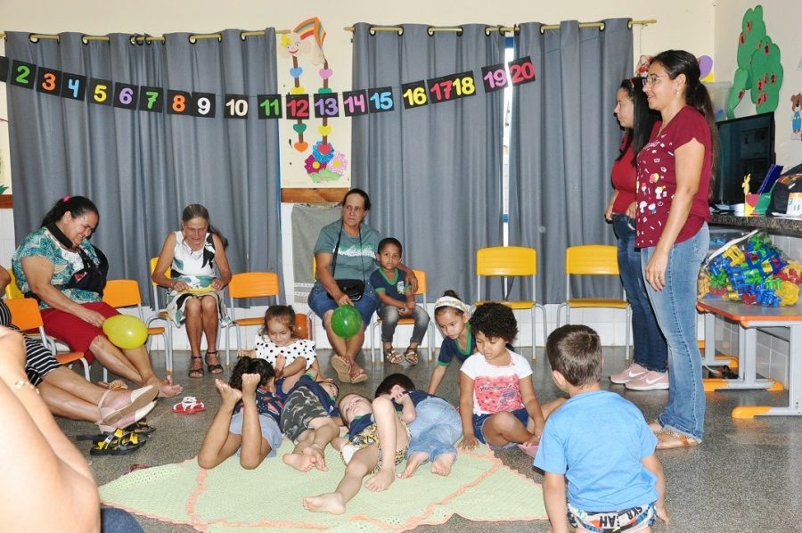 CRECHE MUNICIPAL DE FIGUEIRÃO COMEMORA DIA DOS AVÓS
