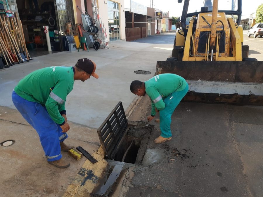 EM FIGUEIRÃO SECRETARIA DE INFRAESTRUTURA FAZ REPAROS NA CIDADE