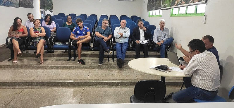 EXECUTIVO DISCUTE A REPOSIÇÃO SALARIAL DOS PROFESSORES MUNICIPAIS