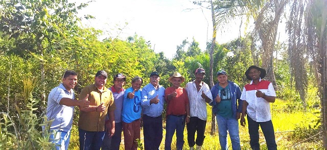 PREFEITO JUVENAL, SECRETÁRIO DENIVAN E VEREADOR RONI VISITAM ÁREA RURAL