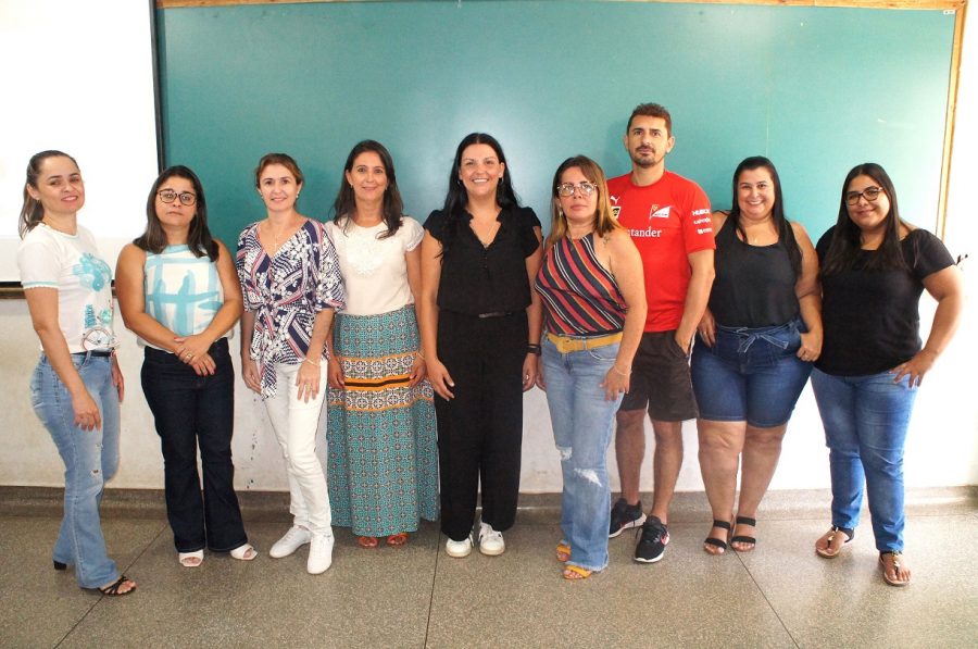 ESCOLA MUNICIPAL DESENVOLVE AÇÃO DE FORMAÇÃO CONTINUADA