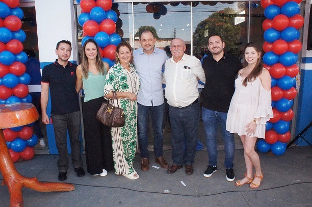 PREFEITO JUVENAL PRESTIGIA INAUGURAÇÃO DE SUPERMERCADO