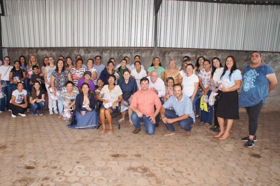 SECRETARIA DE SAÚDE FAZ HOMENAGEM ÀS SUAS SERVIDORAS
