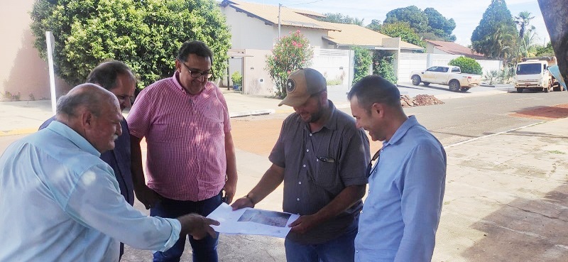 PREFEITO JUVENAL VISITA OBRA DE RECAPEAMENTO ASFÁLTICO