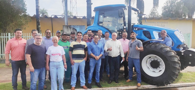 FIGUEIRÃO RECEBE NOVO TRATOR LS145cv