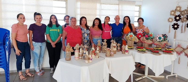 CRAS ENCERRA CURSO DE ARTESANATO MANUAL