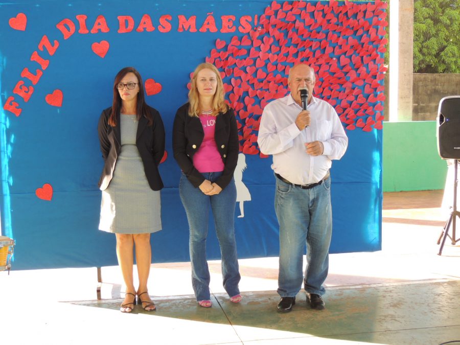 ESCOLA MUNICIPAL COMEMORA DIA DAS MÃES
