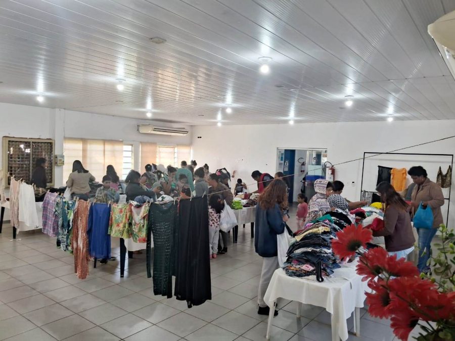 CRAS DE FIGUEIRÃO REALIZA BAZAR DE ROUPAS