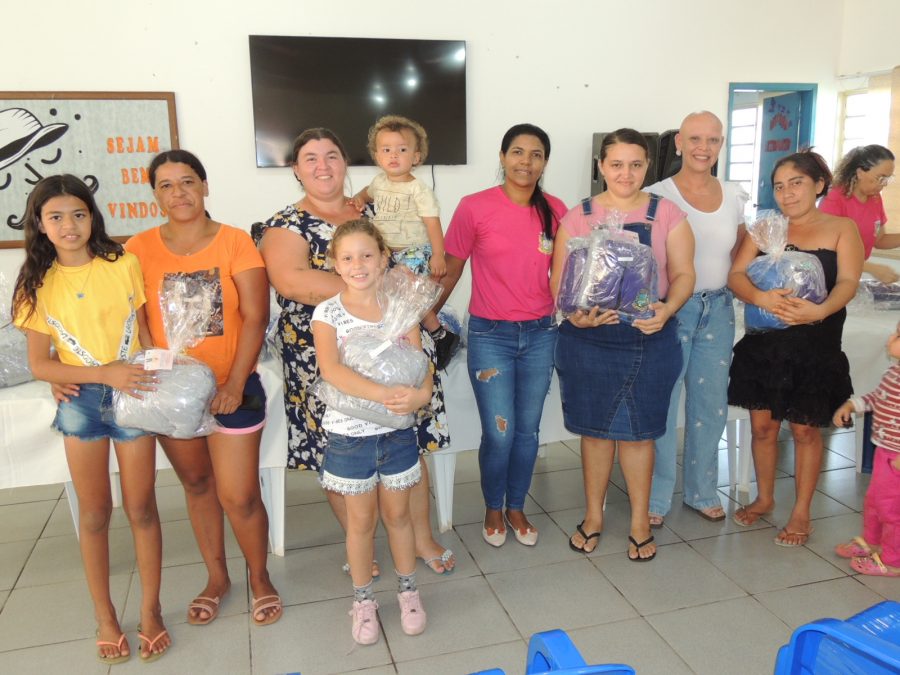 SECRETARIA DE ASSISTÊNCIA SOCIAL DE FIGUEIRÃO ENTREGA AGASALHOS NO CRAS