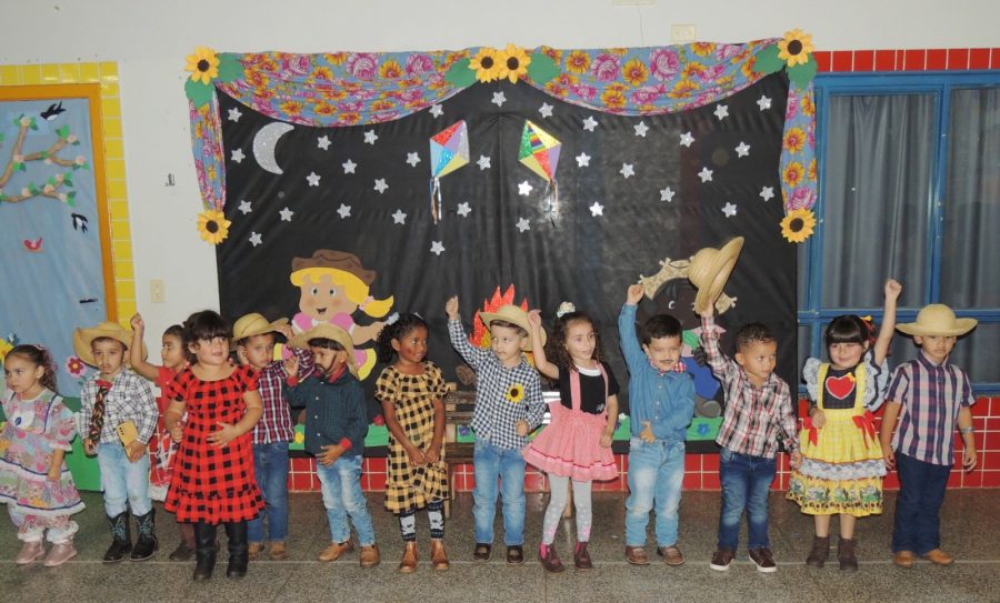 CRECHE DE FIGUEIRÃO REALIZA FESTA JUNINA