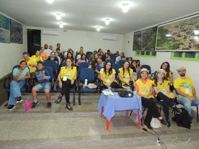 PROJETO RONDON ENCERRA EXIBIÇÃO DE CINEMA EM FIGUEIRÃO