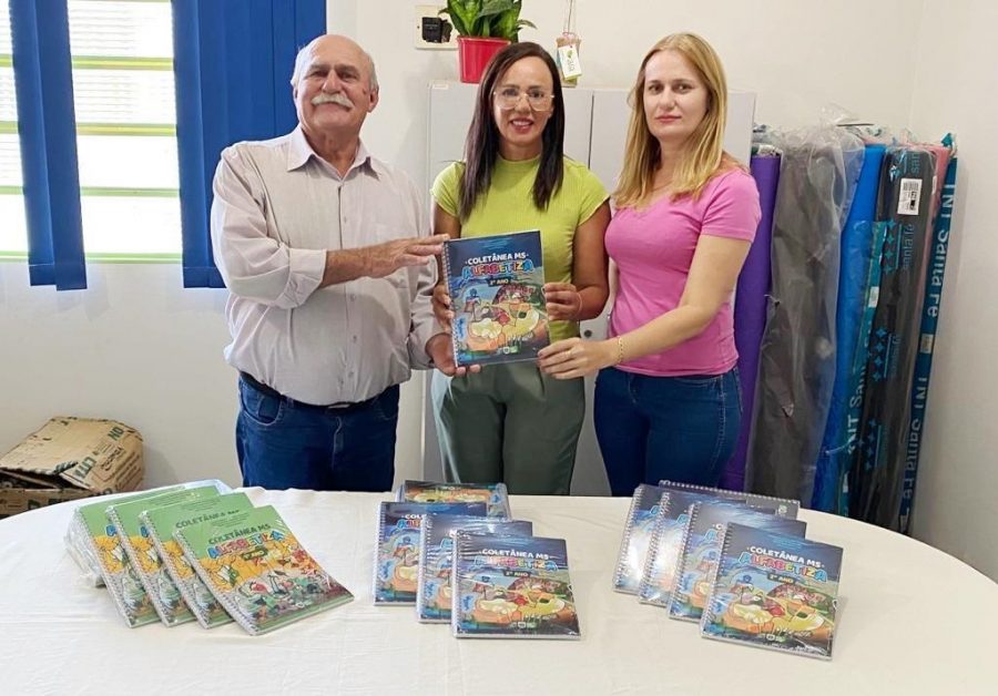 COLETÂNEAS DO PROGRAMA MS ALFABETIZA SÃO ENTREGUES À ESCOLA MUNICIPAL