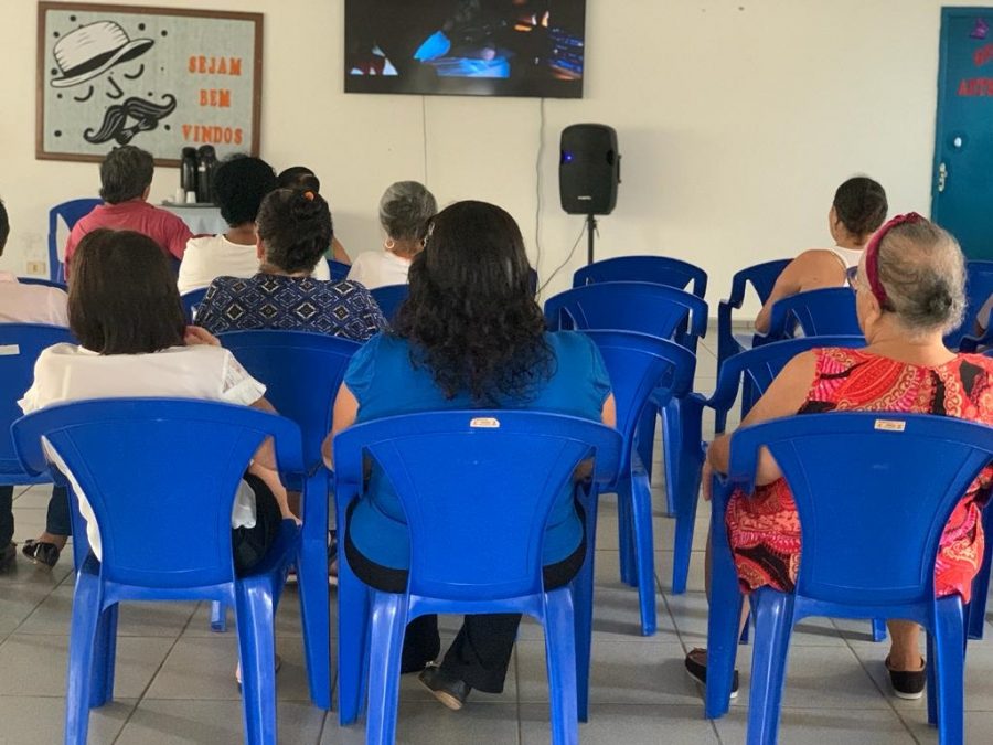 CRAS DE FIGUEIRÃO REALIZA SESSÃO DE CINEMA