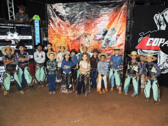 REALIZADO RODEIO EM CARNEIRO PARA A CRIANÇADA